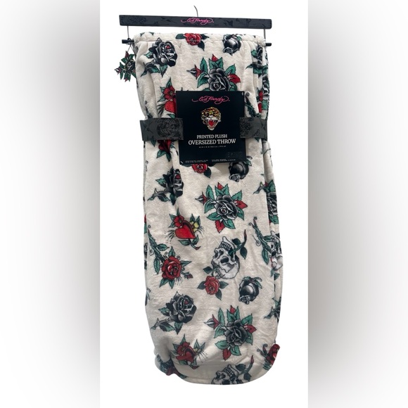 Ed Hardy Printed Rose Skull lPlush Oversized Throw Blanket Super Soft 60x70 NWT - Picture 1 of 3